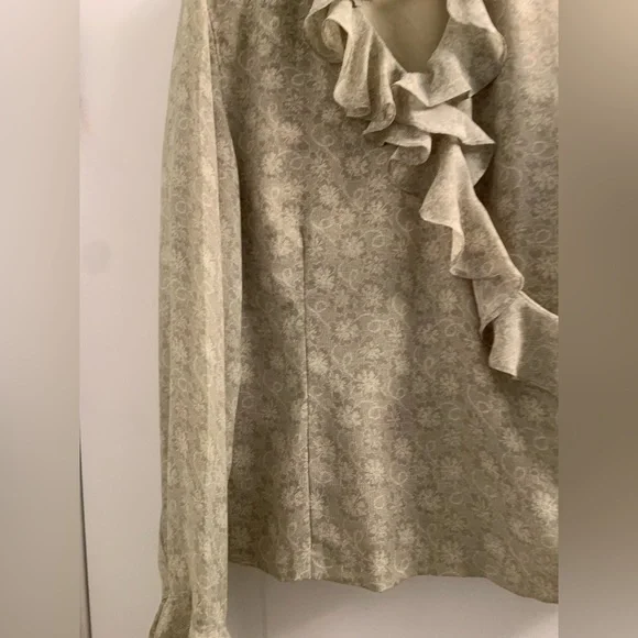 Floral Ruffle pistachio Color Blouse - Picture 5 of 7